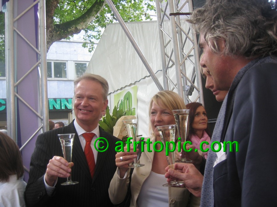 ../Images/Krefeld-Strssenmodenschau-2005 139.jpg